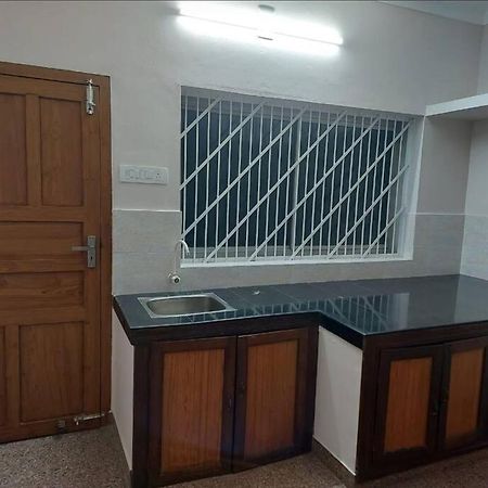 Home At Guruvayur 2 Ac Room,1 Single Bed,Kitchen Kültér fotó