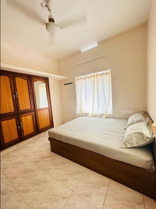 Home At Guruvayur 2 Ac Room,1 Single Bed,Kitchen Kültér fotó