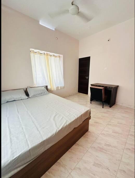 Home At Guruvayur 2 Ac Room,1 Single Bed,Kitchen Kültér fotó