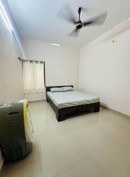 Home At Guruvayur 2 Ac Room,1 Single Bed,Kitchen Kültér fotó