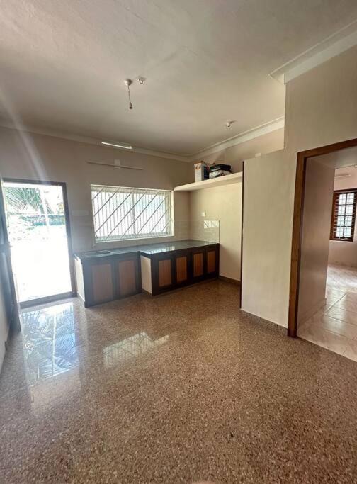Home At Guruvayur 2 Ac Room,1 Single Bed,Kitchen Kültér fotó